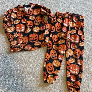 Children’s Place Halloween Glow-in-the-Dark Pumpkin Patterned Pajamas